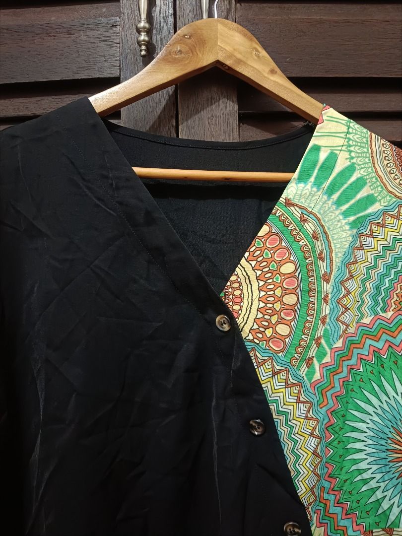 Boho Two tone top (Category: Others Tops) located in Manila. Submitted by byjrb (Listing ID 1470413480, Image 2). Description: Size Large to Semi XL ganda ng tela, lamig sa balat.