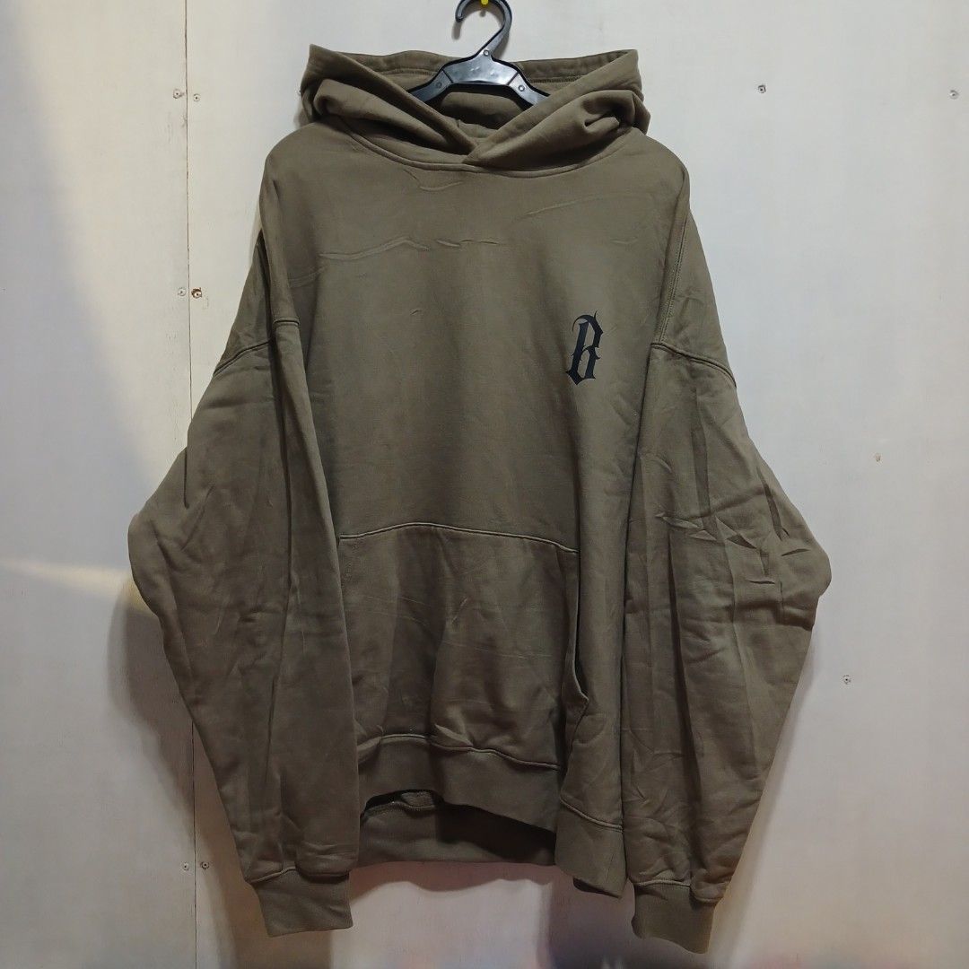 Boneless Green Hoodie Size L (Category: Hoodies) located in Manila. Submitted by joefrey12 (Listing ID 1470452037, Image 1). Description: - Brand: Boneless - Color: Olive Green - Size: L (170/92A), 25x27 - Material: Comfortable heavyweight cotton - Design: Small gothic chest logo, large gothic back graphic with 'Tasteful and Fearless' text - Features: Front kangaroo pocket, ribbed cuffs and hem - Style: Perfect for streetwear looks.