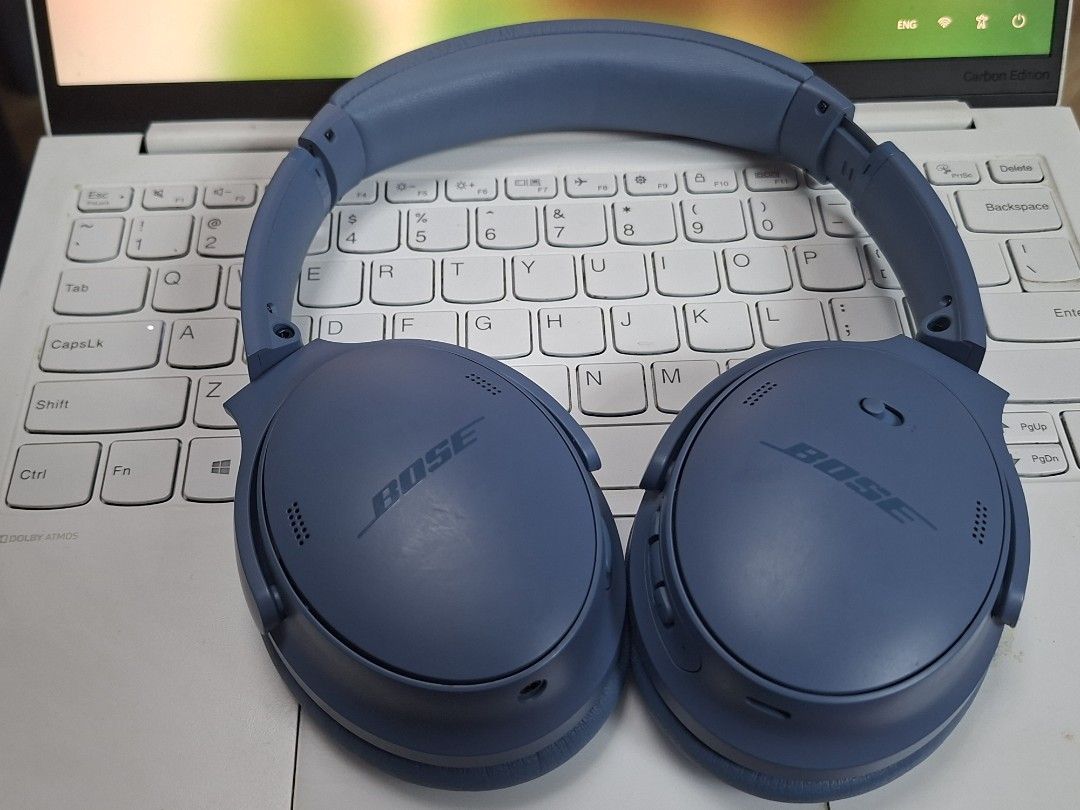 Bose Noise Cancelling Headphones Blue (Category: Headphones & Headsets) located in Taguig. Submitted by gongolly2007 (Listing ID 1470494939, Image 1). Description: Bose over-ear headphones in blue colorway. Comfortable plush ear cushions marked with large letters inside for left and right orientation. Clean headband padding with neat stitching. Wireless design with physical control buttons on the ear cups. Great daily driver for commuting or list