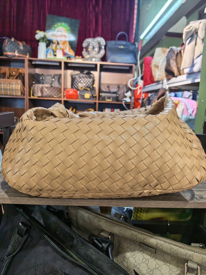 Bottega Veneta (Category: Tote Bags) located in Lapu Lapu. Submitted by loveonline2 (Listing ID 1470424085, Image 3). Description: .