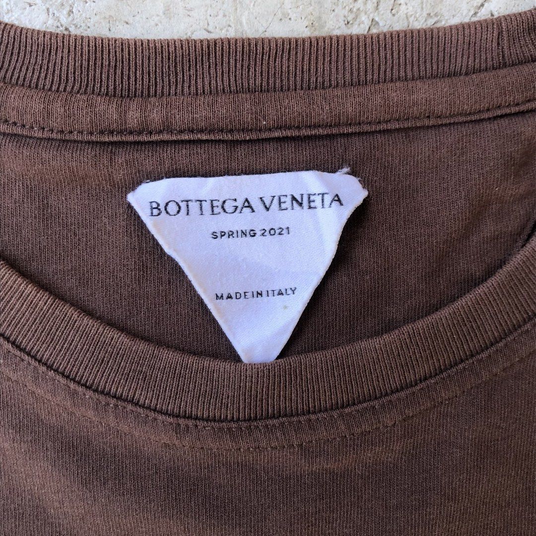 Bottega Veneta Spring 2021 Tee🤎 (Category: Tshirts & Polo Shirts ) located in Manila. Submitted by budthrift_ph (Listing ID 1470446549, Image 3). Description: Bottega Veneta Spring 2021 Tee🤎 Size 46 Medium Good Condition Sign of usage P750 Freeshipping Loc: South Cebu.