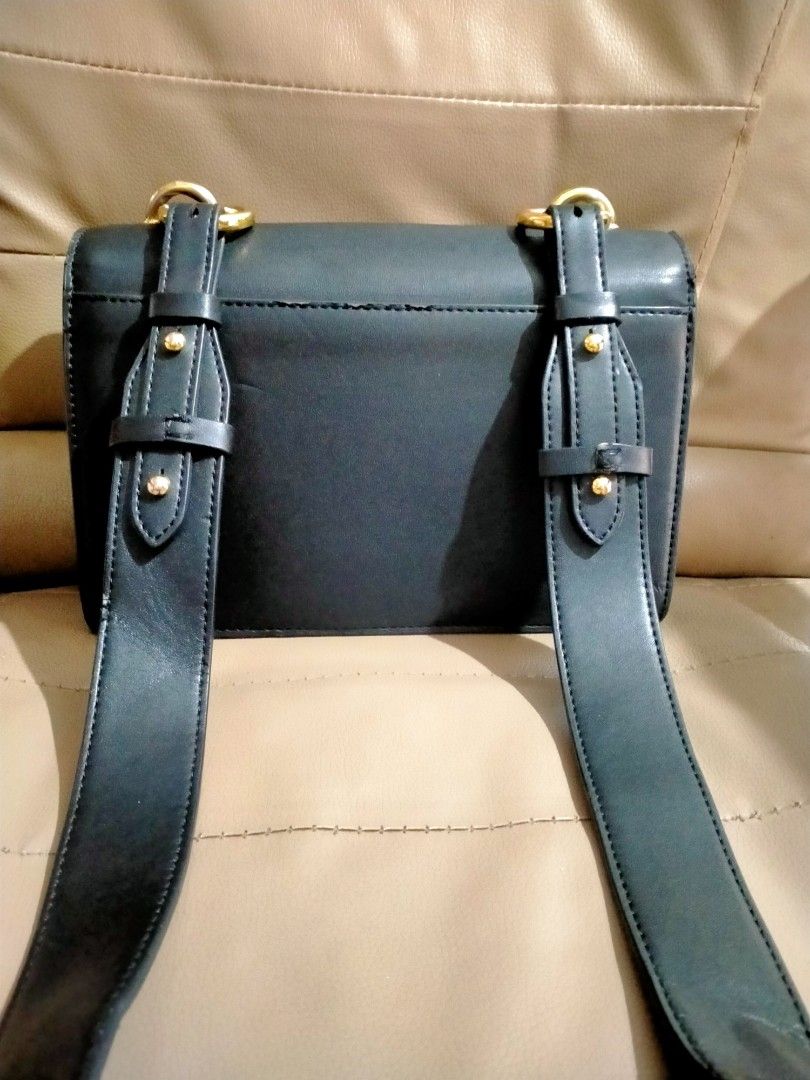 Branded Leather Cross Body bag (Category: Luxury Bags & Wallets) located in Cavite. Submitted by inday79 (Listing ID 1470406248, Image 2). Description: JW PEI Black Leather Crossbody Bag 👜 ✨ Brand: JW PEI 🖤 Color: Classic Black 👜 Style: Crossbody Bag ✨ Material: Leather 👌 Condition: Slightly used Elegant and timeless! Perfect for everyday use, office, casual outings, and any occasion. Easy to match with your favorite outfits. 💰 Selling Price