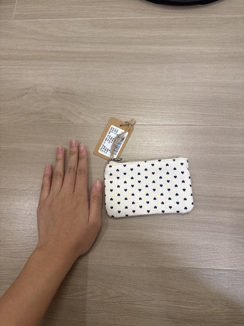 BRANDY MELVILLE coin purse (Category: Wallets & Card holders) located in Manila. Submitted by bella_boo (Listing ID 1470461723, Image 2). Description: have to sell by TUESDAY tags 🏷️ brandy melville subdued edikted cotton on stradivarius pull and bear hnm zara bershka .