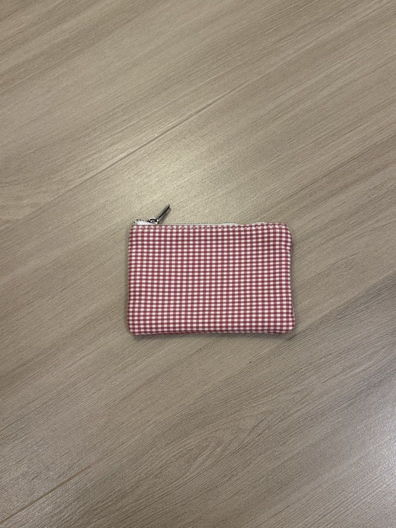 BRANDY MELVILLE small wallet (Category: Wallets & Card holders) located in Manila. Submitted by bella_boo (Listing ID 1470461830, Image 1). Description: have to sell by TUESDAY tags 🏷️ brandy melville subdued edikted cotton on stradivarius pull and bear hnm zara bershka .
