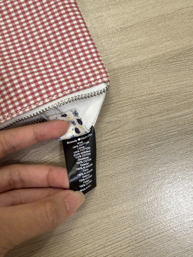 BRANDY MELVILLE small wallet (Category: Wallets & Card holders) located in Manila. Submitted by bella_boo (Listing ID 1470461830, Image 2). Description: have to sell by TUESDAY tags 🏷️ brandy melville subdued edikted cotton on stradivarius pull and bear hnm zara bershka .