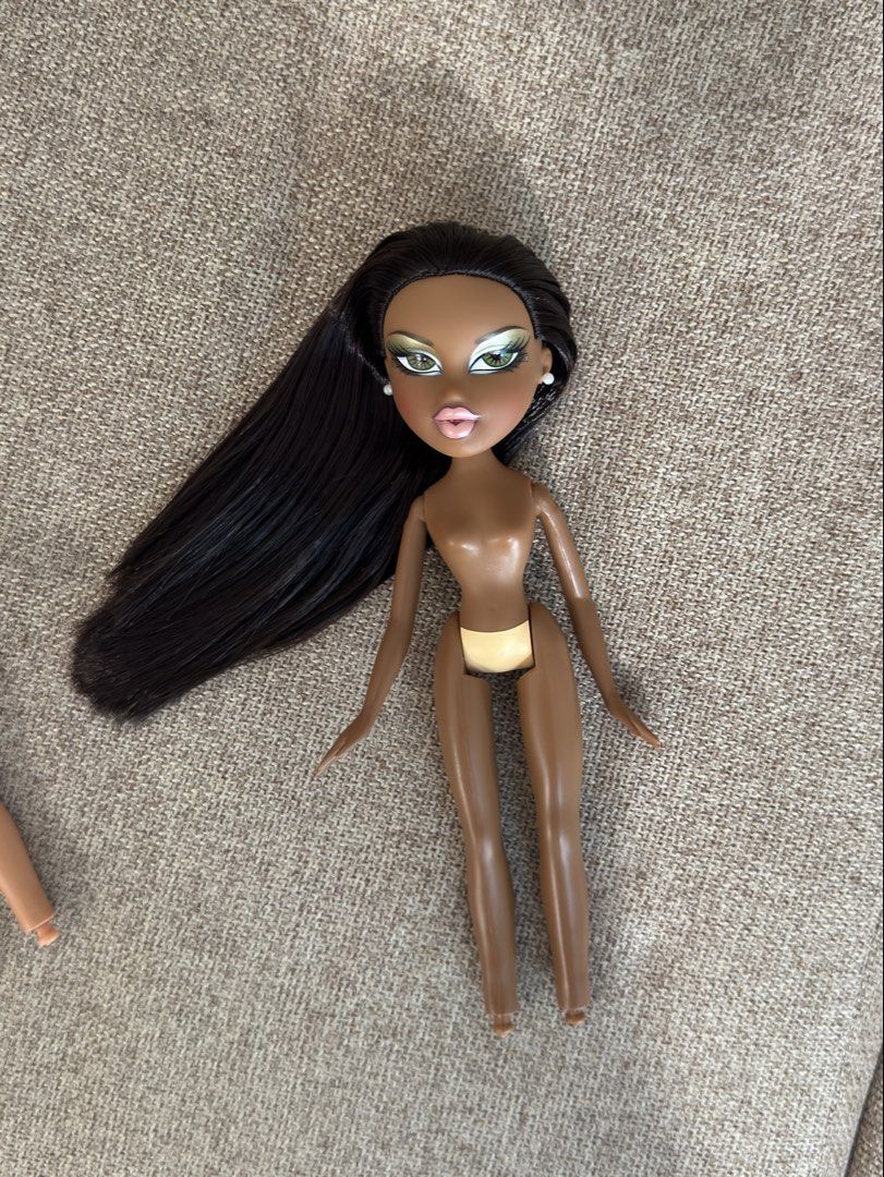 Bratz bundle - sasha and yasmin (Category: Kids Toys) located in Pasig City. Submitted by din_a (Listing ID 1470377130, Image 3). Description: Bratz bundle - sasha and yasmin No flaw Hairs are in superb condition.