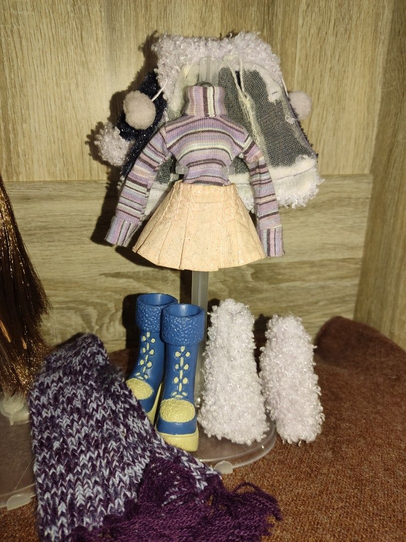 Bratz Dana WTWL (Category: Kids Toys) located in Taguig. Submitted by luckyme_luckyyou (Listing ID 1470546953, Image 3). Description: Bratz Wintertime Wonderland Dana !!!REPRICED!!! ₱1,000 WYSIWYG: • Wintertime Dana (Rebodied) - Disclaimer: rubber neck but still poseable. Will send video/pics if interested Location: Taguig MOP: GCASH/MAYA MOD: LALAMOVE/JNT.