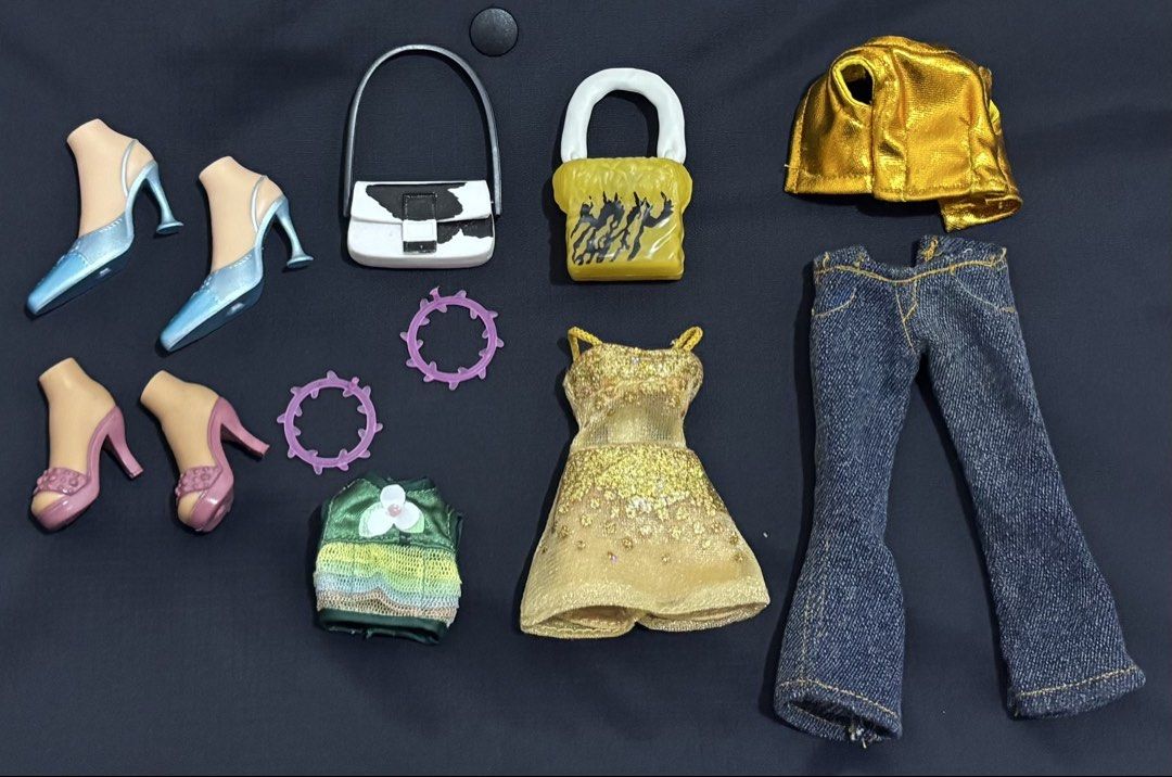Bratz Take All Only (Category: Kids Toys) located in Pasig City. Submitted by dollz_doll93 (Listing ID 1470388464, Image 1). Description: Take all only for 700✨.