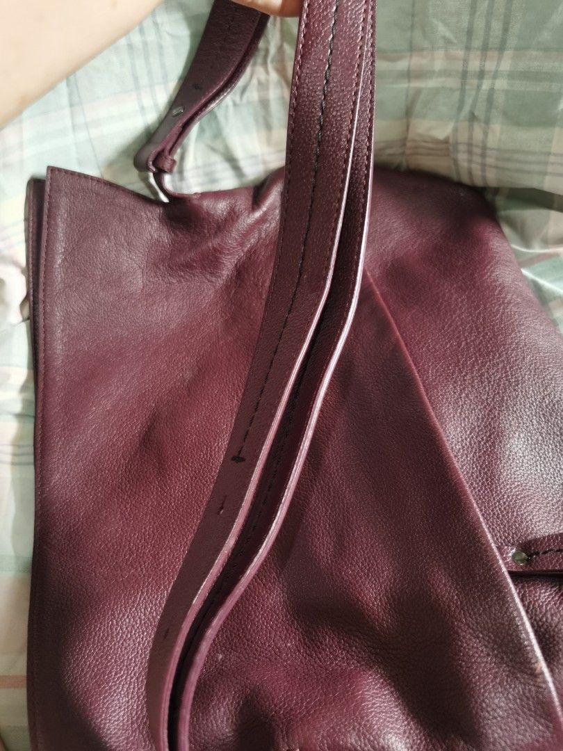 BREAL (Category: Cross-body Bags) located in Bacolod City. Submitted by mzb06 (Listing ID 1470390232, Image 3). Description: BREAL BRAND,2 WAY BAG. (CROSSBODY /HOBO), GENUINE LEATHER MATERIAL, LARGE SIZE, EXCELLENT CONDITION, PLS CHECK DETAILED PICS POSTED FOR REFERENCE..