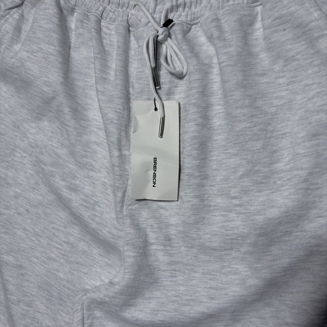 Brenson baggy sweat pants (Category: Joggers) located in Palompon. Submitted by paulrojas13 (Listing ID 1470545040, Image 3). Description: Size: XL on tag Dimensions: Waist 30–42, Length 42, Thigh 14.5, Leg Opening 10.5 Condition: As New with hang tag Color Rate: 9.9/10 Issue: None .