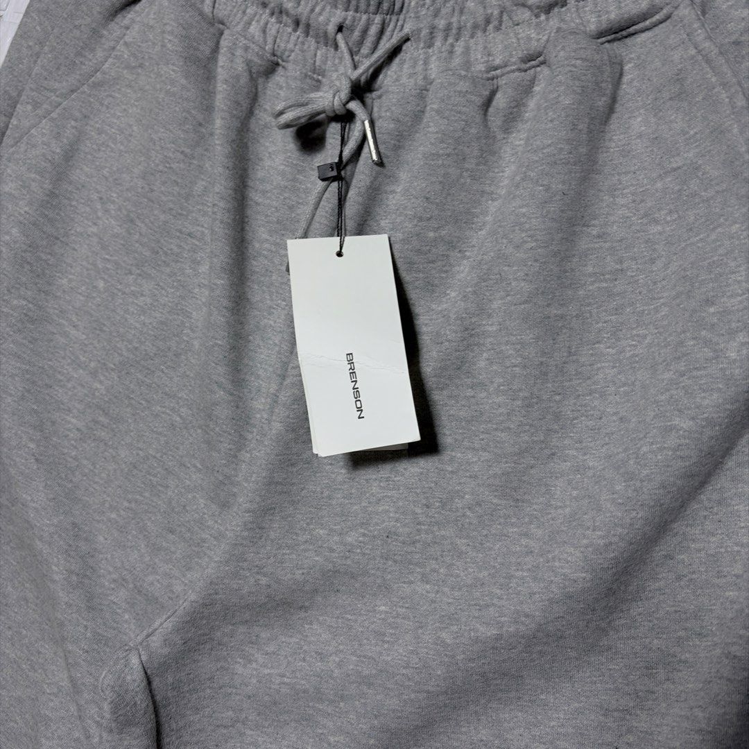 Brenson gray baggy sweat pants (Category: Joggers) located in Palompon. Submitted by paulrojas13 (Listing ID 1470545101, Image 3). Description: Size: L on tag Dimensions: Waist 30–40, Length 42.5, Thigh 14.5, Leg Opening 11 (Adjustable) Condition: As new with hang tag Color Rate: 9.9/10 Issue: None .