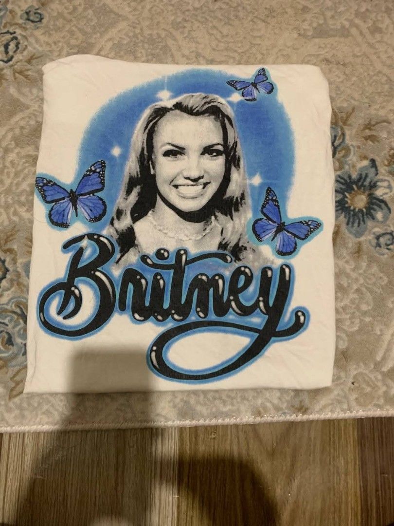 Britney spears (Category: Activewear) located in Bula. Submitted by justinejar75338 (Listing ID 1470486298, Image 2). Description: Britney spears size L on tag excellent condition no issue color rate 9.5/10 350 Shipped 📩📩📩.