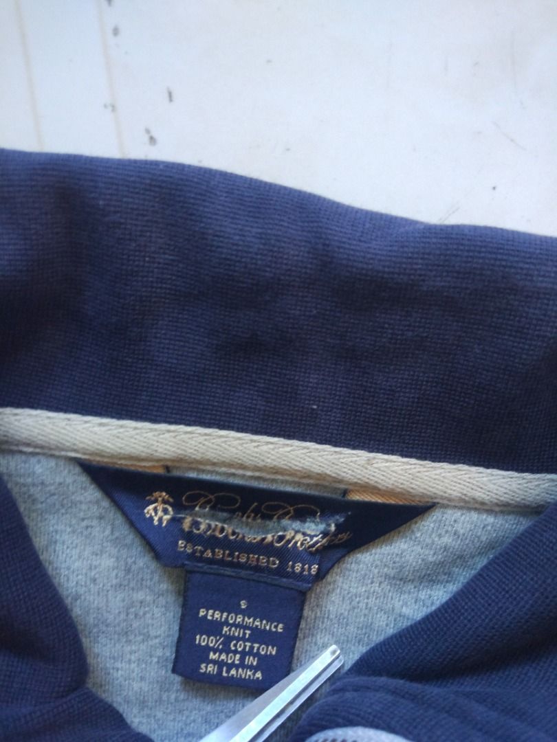Brooks Brothers Quarter Zip Longsleeve S (Category: Formal Shirts) located in Pasay City. Submitted by denimdude.ph (Listing ID 1470422194, Image 3). Description: slit on neck tag.