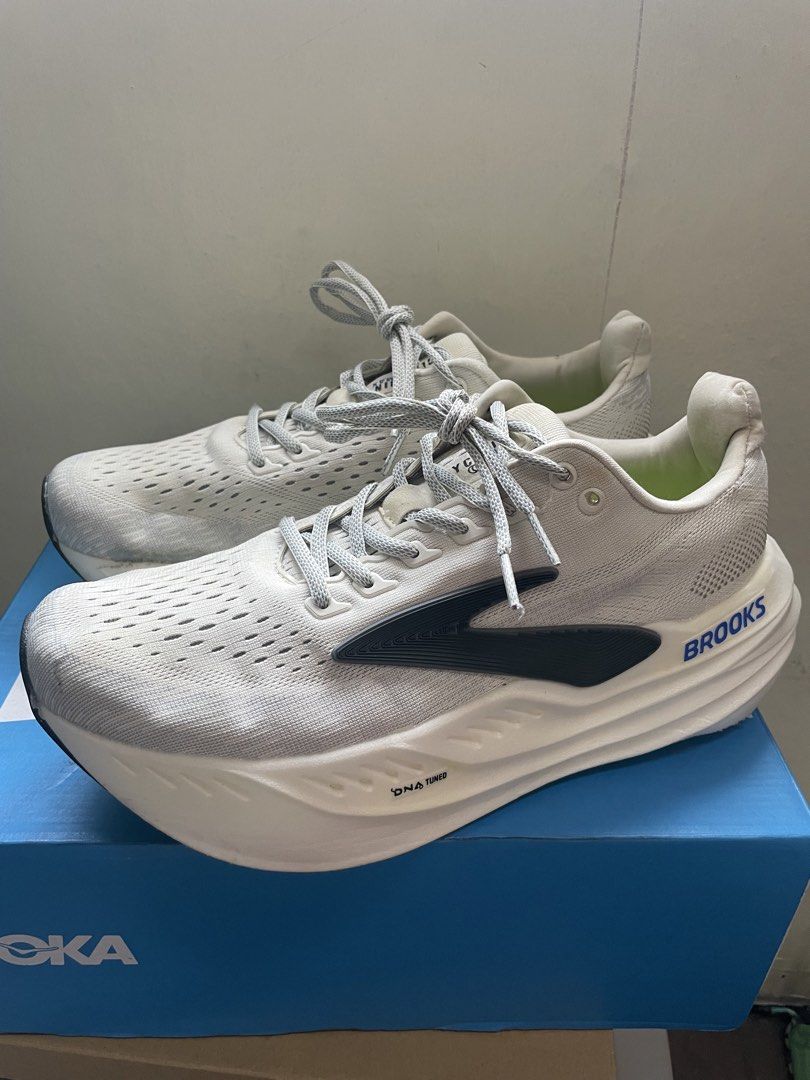 Brooks Glycerin Max US9.5 (Category: Sneakers) located in Quezon City. Submitted by drake0302 (Listing ID 1470358848, Image 1). Description: For sale: brooks glycerin max US9.5 , with issue , wearable .