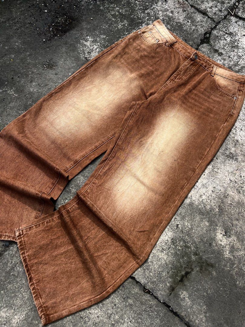 Brown Acidwashed Jeans (Category: Jeans) located in Manila. Submitted by jamesgrefi35527 (Listing ID 1470487668, Image 2). Description: Dm.