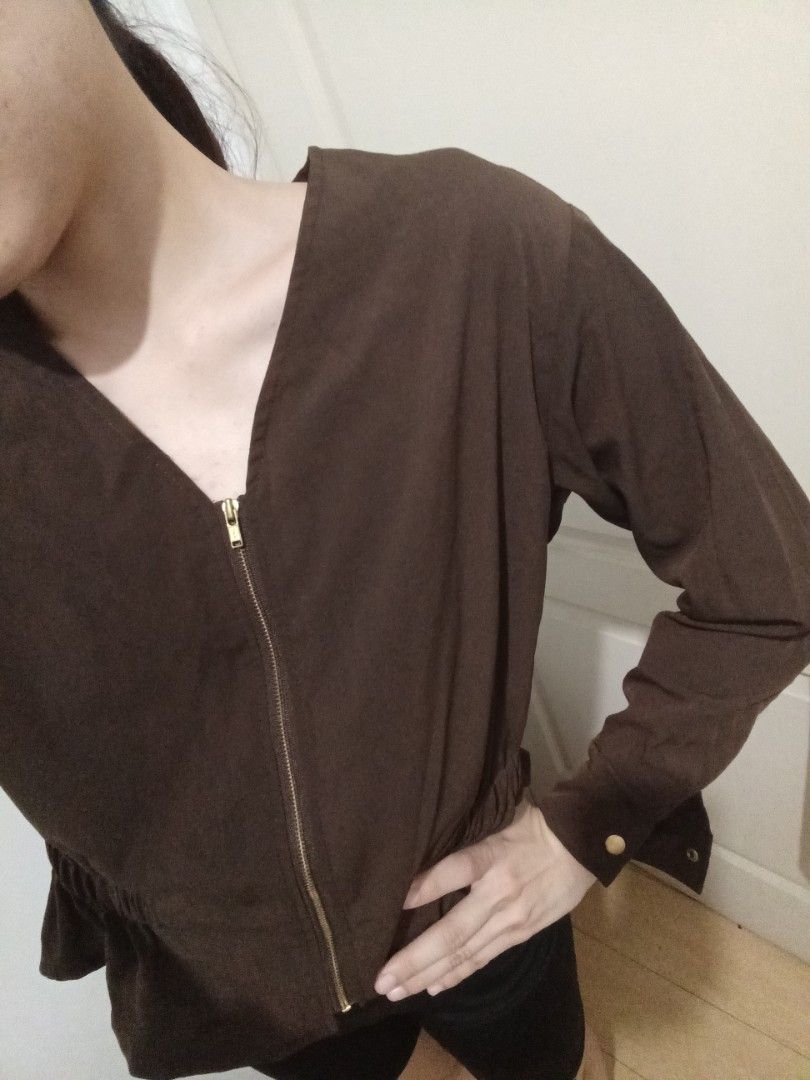 Brown blouse sale (Category: Blouses) located in Manila. Submitted by acmar012 (Listing ID 1470418371, Image 2). Description: This is a pre-loved blouse that is big for my size..