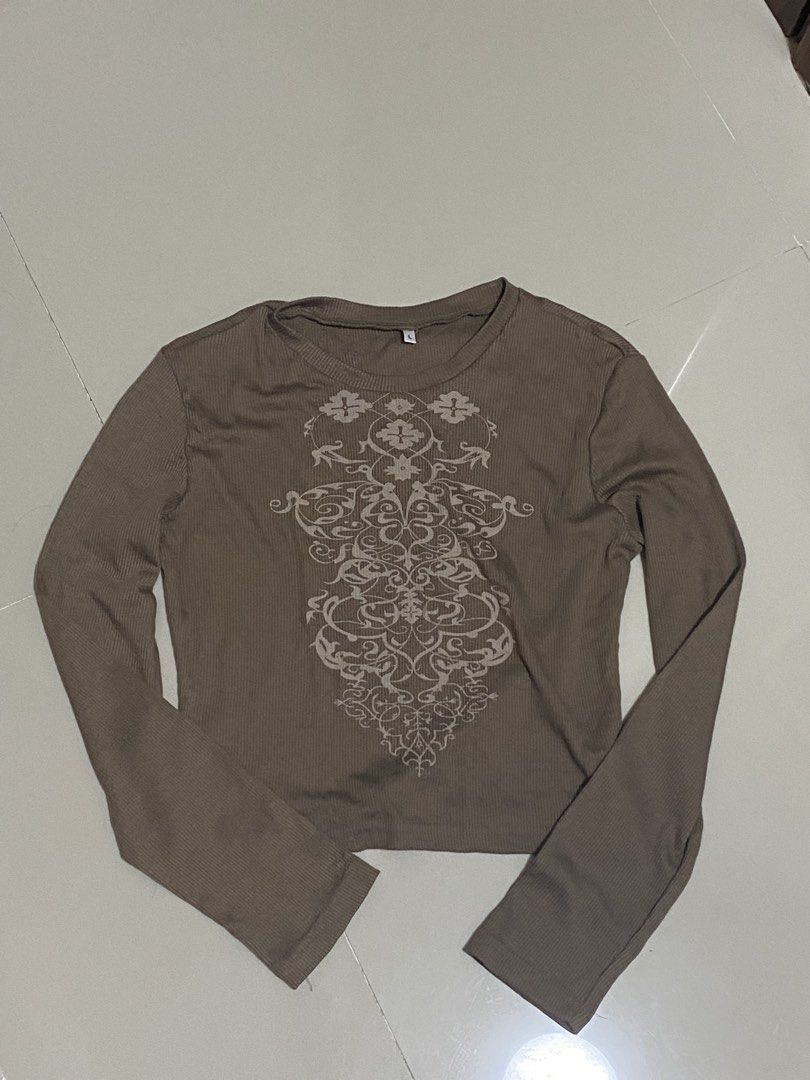 brown embroidery longsleeves alt emo 2000s style (Category: Longsleeves) located in Manila. Submitted by swanlike (Listing ID 1470490430, Image 2). Description: 15 x 18 ₱300 + SF MOP: gcash.