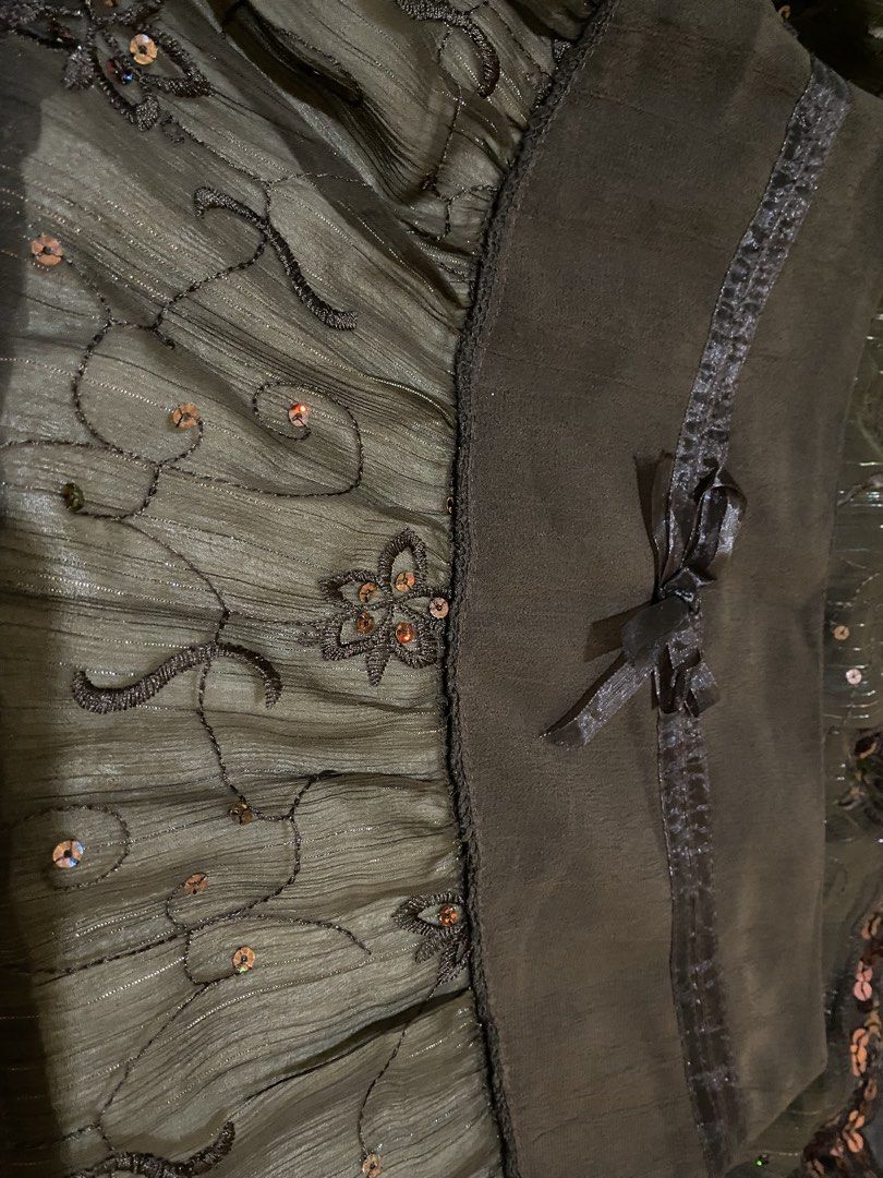 Brown Lace-Embroidered Sequin Tiered Skirt (Category: Skirts) located in Manila. Submitted by pchyomi (Listing ID 1470460366, Image 2). Description: no issue.