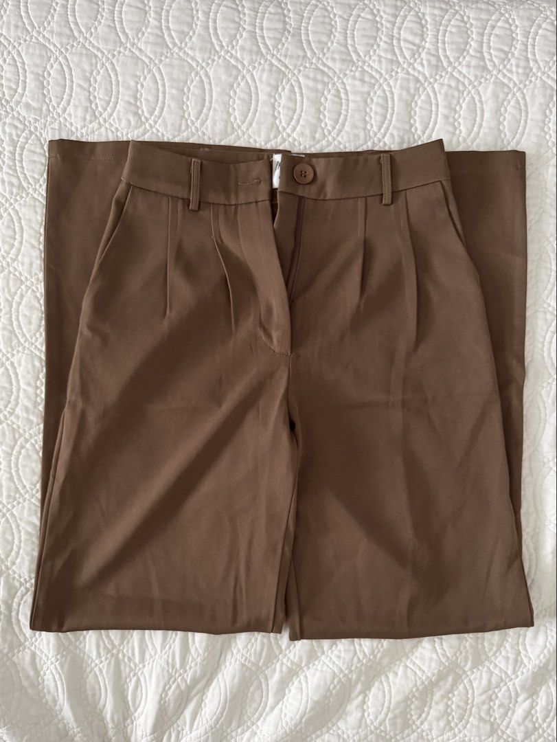 Brown Princess Polly Trousers (Category: Other Bottoms) located in Quezon City. Submitted by kelangot (Listing ID 1470424691, Image 1). Description: Selling this item in great condition! Brand: princess polly Size: US 2 Condition: worn only twice or thrice Color: brown RFS: decluttering 📦 Shipping: C/O buyer 💸 Payment: GCash, BPI, or GoTyme Feel free to message me for inquiries Strictly no cancellations, returns, or refunds. Happy shopping! ♡.