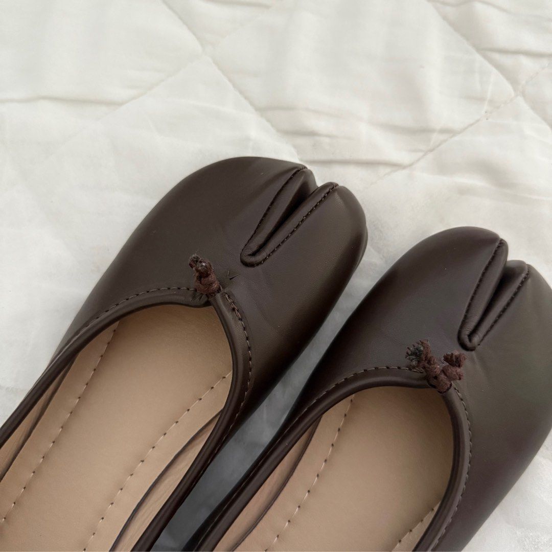 Brown Tabis Shoes (Category: Flats & Sandals) located in Davao. Submitted by aug_amari (Listing ID 1470354202, Image 2). Description: retails 500+ used once lang size 37 - left shoes merong pa v cut when i bought it but not visible naman rfs: extra.