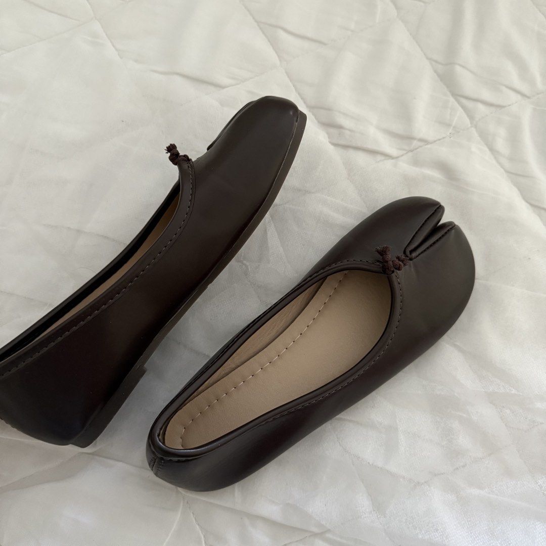 Brown Tabis Shoes (Category: Flats & Sandals) located in Davao. Submitted by aug_amari (Listing ID 1470354202, Image 3). Description: retails 500+ used once lang size 37 - left shoes merong pa v cut when i bought it but not visible naman rfs: extra.