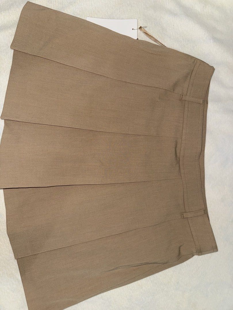 Brown Uniqlo Skort (Category: Skirts) located in Daet. Submitted by sbcookieee (Listing ID 1470505545, Image 1). Description: .