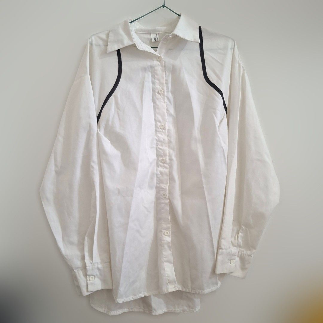 Bundle 2 white blouse ☆ medium sleeveless polo button up (Category: Blouses) located in Caloocan City. Submitted by hazedeclutters (Listing ID 1470399033, Image 1). Description: med to large ★ LOC: NORTH CALOOCAN MOD: LALAMOVE / J&T MOP: GCASH.