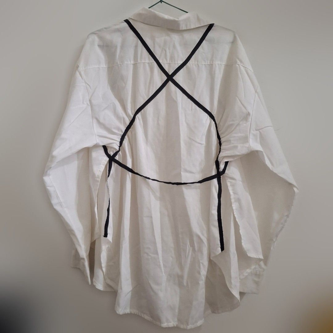 Bundle 2 white blouse ☆ medium sleeveless polo button up (Category: Blouses) located in Caloocan City. Submitted by hazedeclutters (Listing ID 1470399033, Image 2). Description: med to large ★ LOC: NORTH CALOOCAN MOD: LALAMOVE / J&T MOP: GCASH.