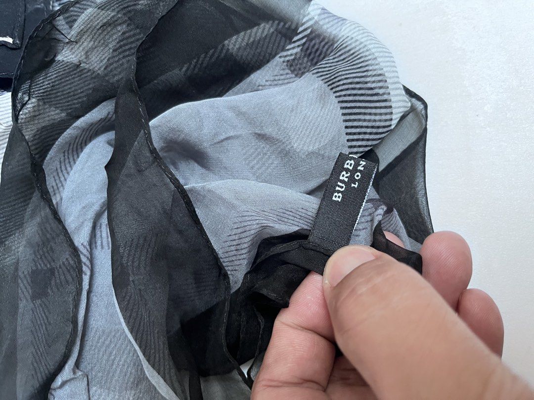 Burberry (Category: Scarves) located in Dagupan City. Submitted by calmocean-f675cc (Listing ID 1470493813, Image 3). Description: Burberry Scarf Authentic No issue 999 add sf .