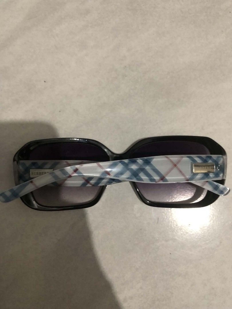 Burberry 2000s Nova Check Sunglasses (Category: Sunglasses & Eyewear) located in Tuguegarao City. Submitted by aleckfrancisliclican (Listing ID 1470474421, Image 2). Description: .