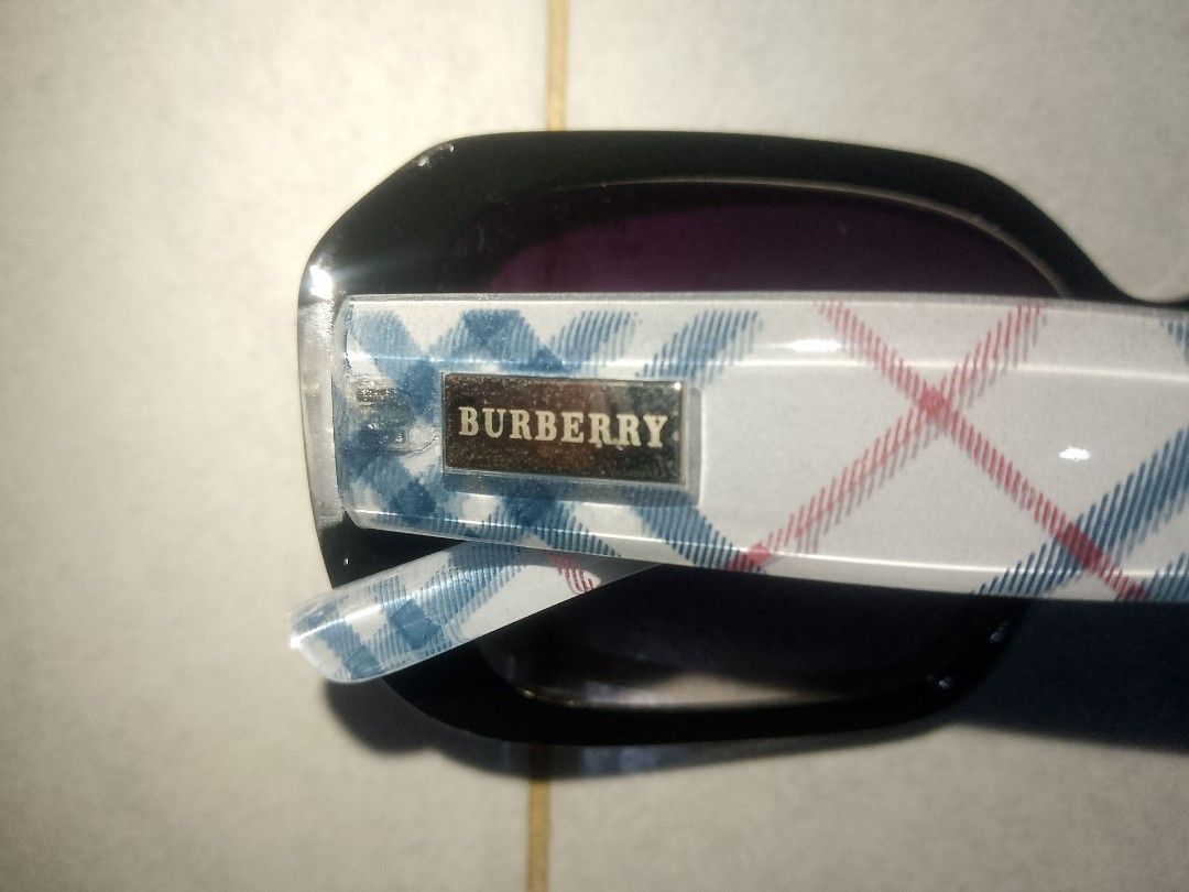 Burberry 2000s Nova Check Sunglasses (Category: Sunglasses & Eyewear) located in Tuguegarao City. Submitted by aleckfrancisliclican (Listing ID 1470474421, Image 3). Description: .