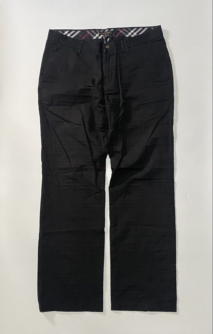 Burberry Black Chino Pants (Category: Chinos) located in Manila. Submitted by finofindthisart (Listing ID 1470533744, Image 2). Description: Length 39 Width 32 Hem 8 Measured it by inches Issue: N/A This is a pre-loved/thrifted items and may show minor signs of issue due to its vintage nature. Kindly manage expectations. No refunds or exchanges will be accepted. 📍Pasay City DM for inquiries..
