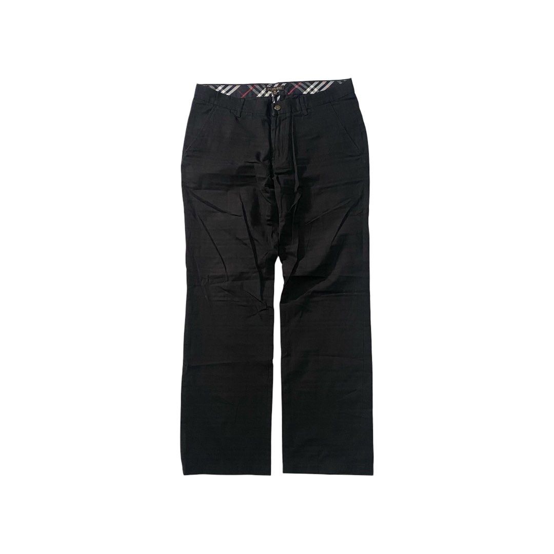 Burberry Black Chino Pants (Category: Chinos) located in Manila. Submitted by finofindthisart (Listing ID 1470533744, Image 1). Description: Length 39 Width 32 Hem 8 Measured it by inches Issue: N/A This is a pre-loved/thrifted items and may show minor signs of issue due to its vintage nature. Kindly manage expectations. No refunds or exchanges will be accepted. 📍Pasay City DM for inquiries..