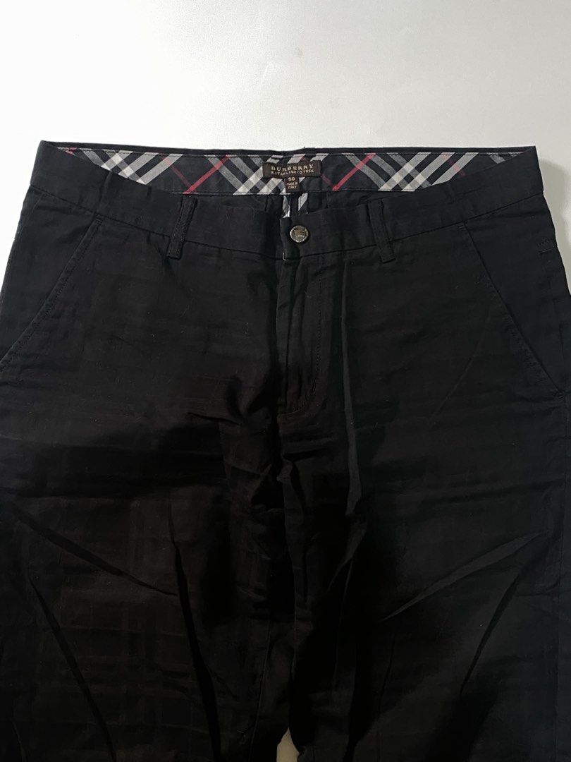 Burberry Black Chino Pants (Category: Chinos) located in Manila. Submitted by finofindthisart (Listing ID 1470533744, Image 3). Description: Length 39 Width 32 Hem 8 Measured it by inches Issue: N/A This is a pre-loved/thrifted items and may show minor signs of issue due to its vintage nature. Kindly manage expectations. No refunds or exchanges will be accepted. 📍Pasay City DM for inquiries..