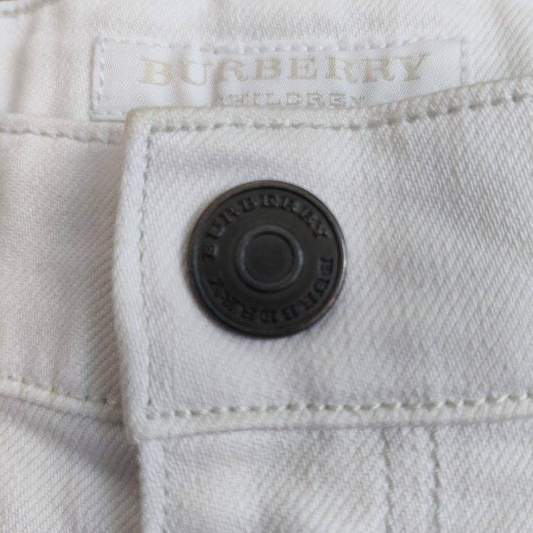 Burberry Denim Shorts (Category: Shorts) located in Rosales. Submitted by kudoscache (Listing ID 1470430487, Image 2). Description: - Brand: Burberry - Waist: 29-30 | Length: 18 - Color: White - slightly nego payment: maribank / gotyme courier: J&T.