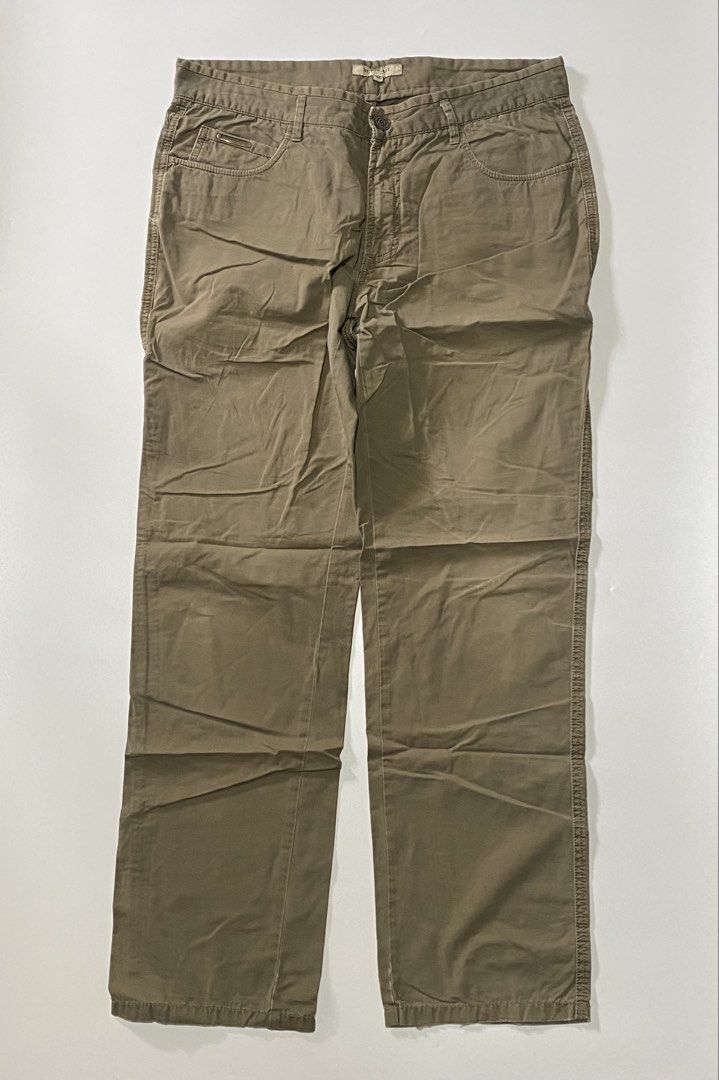 Burberry Khaki Chino Trousers (Category: Chinos) located in Manila. Submitted by finofindthisart (Listing ID 1470533454, Image 2). Description: Length 40 Width 34 Hem 8 Measured it by inches Issue: N/A This is a pre-loved/thrifted items and may show minor signs of issue due to its vintage nature. Kindly manage expectations. No refunds or exchanges will be accepted. 📍Pasay City DM for inquiries..