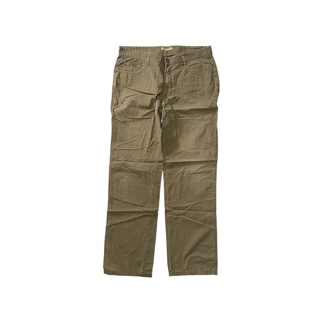 Burberry Khaki Chino Trousers (Category: Chinos) located in Manila. Submitted by finofindthisart (Listing ID 1470533454, Image 1). Description: Length 40 Width 34 Hem 8 Measured it by inches Issue: N/A This is a pre-loved/thrifted items and may show minor signs of issue due to its vintage nature. Kindly manage expectations. No refunds or exchanges will be accepted. 📍Pasay City DM for inquiries..