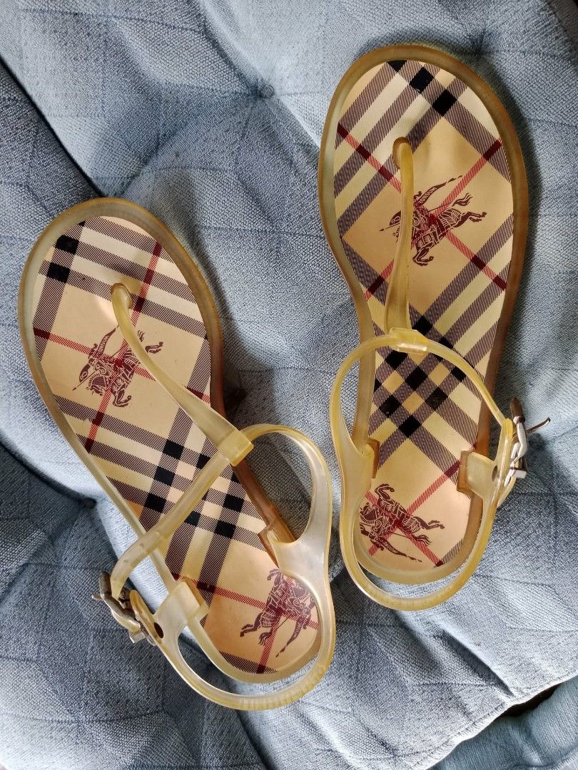 Burberry Thong (Category: Flats & Sandals) located in Angeles City. Submitted by mjshoppingretail (Listing ID 1470448727, Image 2). Description: Burberry Thong Orig excellent used looks new.