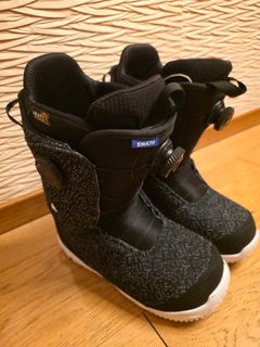 Yonex Aerus Boa Snowboard Boots 26cm, 男裝, 鞋, 靴 - Carousell