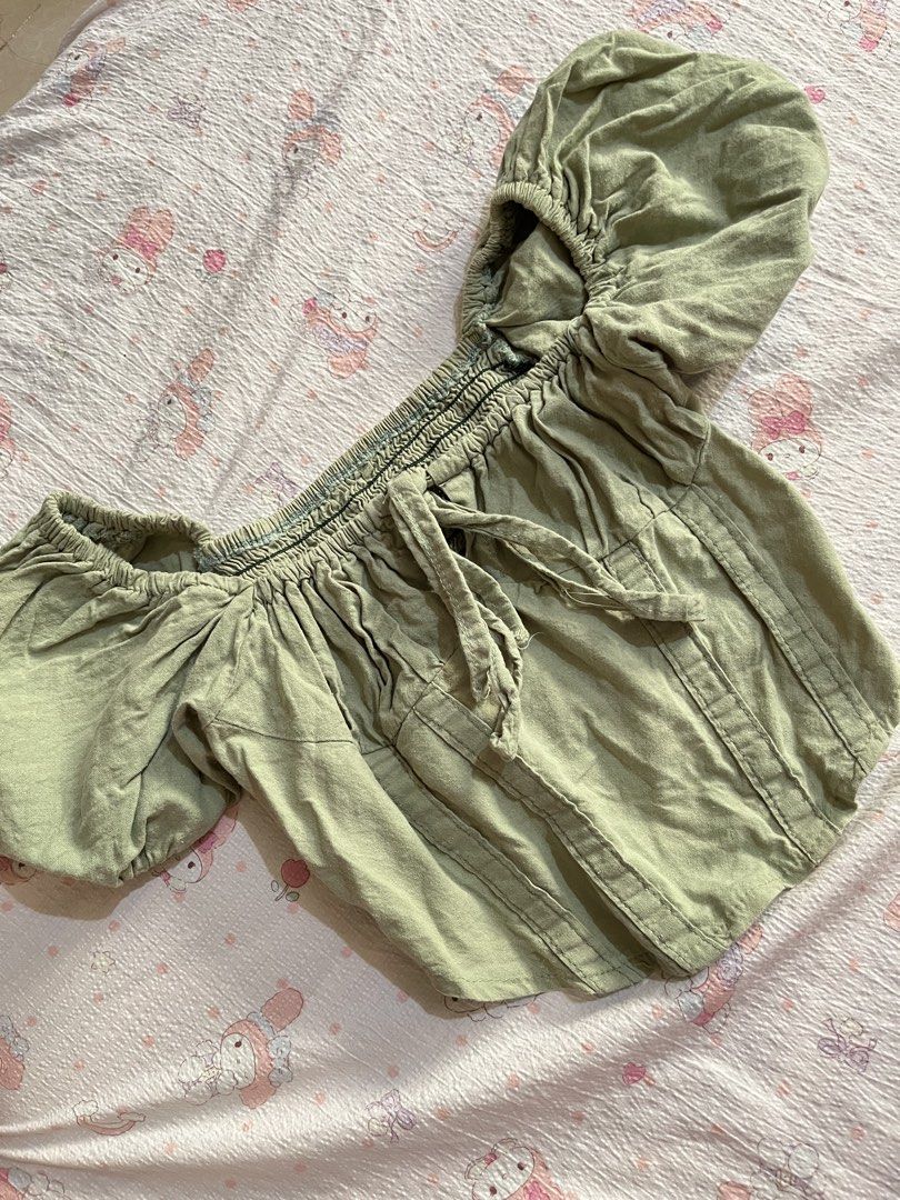 Bustier Puff Sage Olive Green Crop Top (Category: Blouses) located in Cabanatuan. Submitted by winx_closeth (Listing ID 1470413295, Image 1). Description: Minor Flaw sa dulo ng ribbon Mas malaki lang ng onti yong puff sa kabilang shoulder Unnoticeable stain .