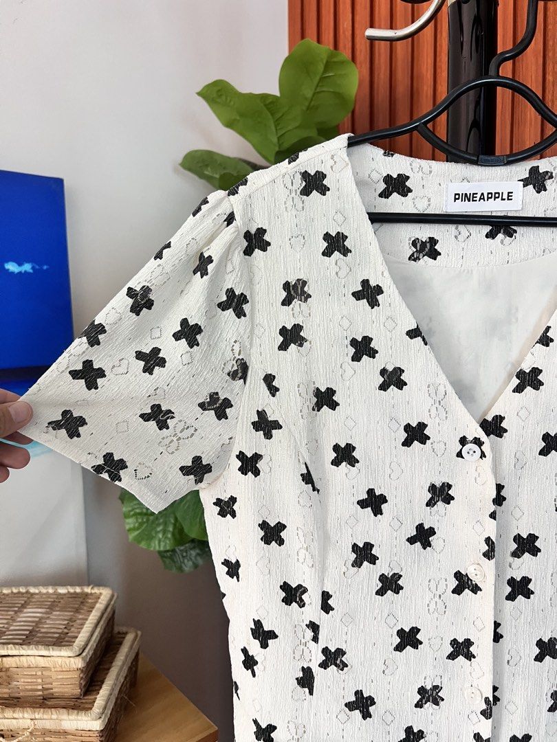 Button Down Dress (Category: Dresses) located in San Pablo. Submitted by lamujer_stonewareph (Listing ID 1470408445, Image 3). Description: Good as new Length: Below the knee Size: Medium- Semi L.