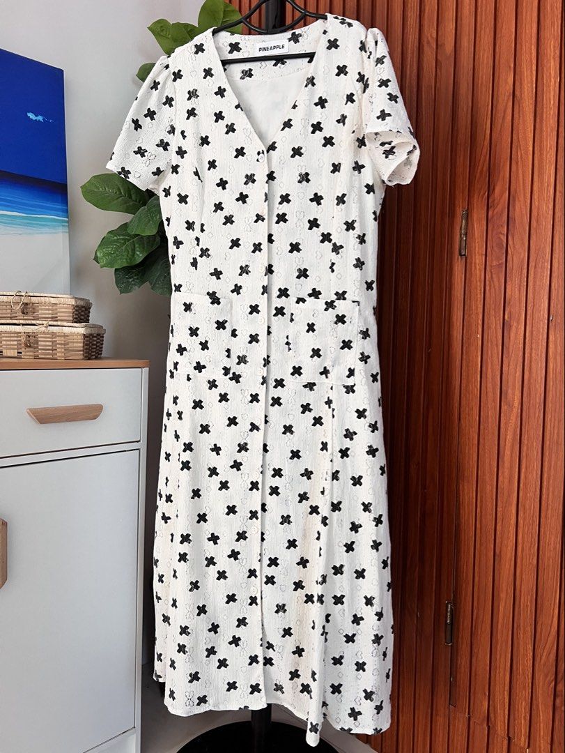 Button Down Dress (Category: Dresses) located in San Pablo. Submitted by lamujer_stonewareph (Listing ID 1470408445, Image 1). Description: Good as new Length: Below the knee Size: Medium- Semi L.