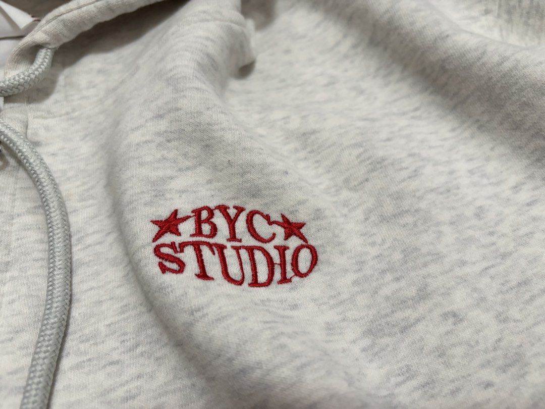 BYC Studio Grey Zip-Up Hoodie (Category: Coats, Jackets and Outerwear) located in Lucena. Submitted by rhi.preloved (Listing ID 1470380493, Image 3). Description: BYC Studio Grey Zip-Up Hoodie Unisex Oversized Hoodie Weight: Under 70 kg Height: Under 175 cm Bought in Vietnam.