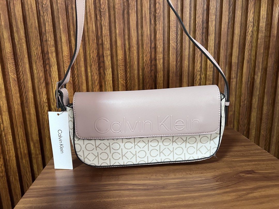 Calvin Klein Shoulder bag (Category: Shoulder Bags) located in Cabanatuan. Submitted by hellorhea (Listing ID 1470450986, Image 1). Description: Brand new fresh from the US.