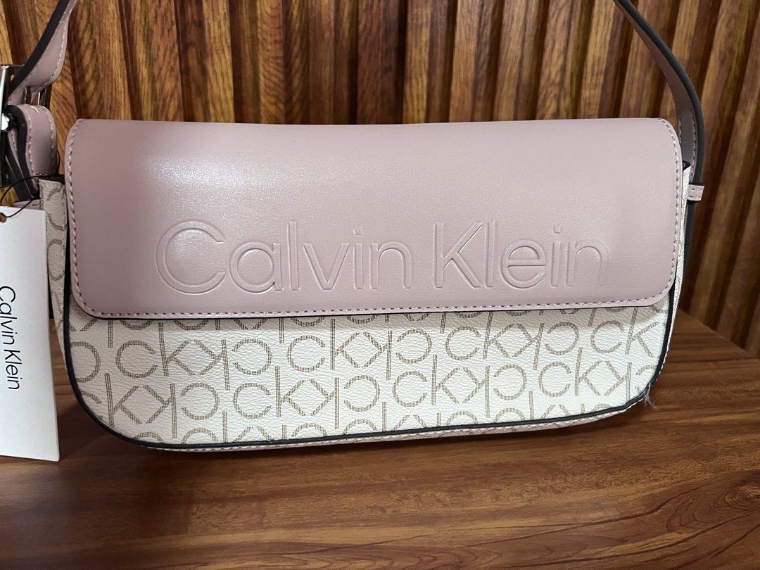 Calvin Klein Shoulder bag (Category: Shoulder Bags) located in Cabanatuan. Submitted by hellorhea (Listing ID 1470450986, Image 2). Description: Brand new fresh from the US.