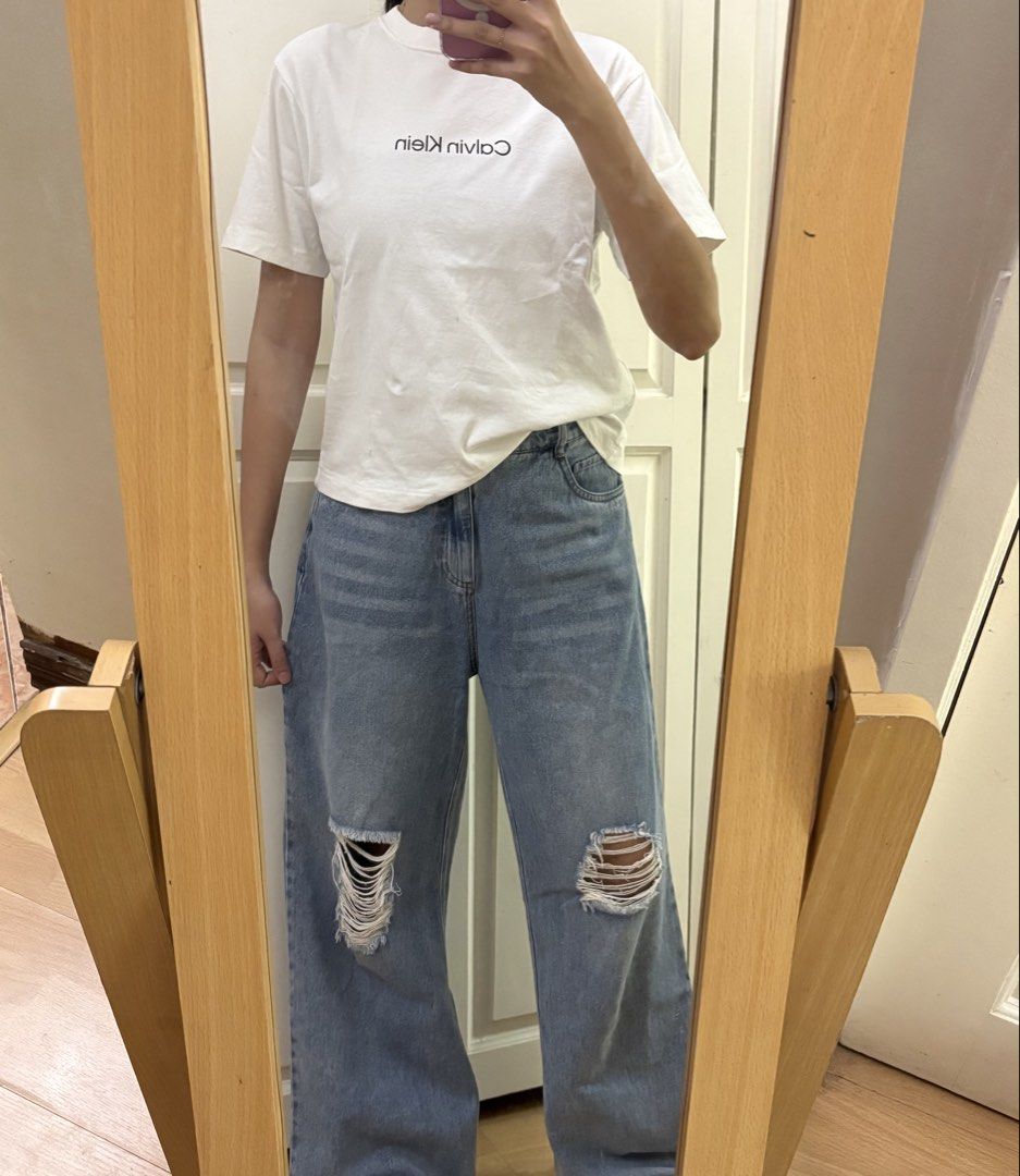 Calvin Klein white t shirt (Category: Shirts) located in Balanga. Submitted by shopflora (Listing ID 1470532165, Image 3). Description: size: xs to m.