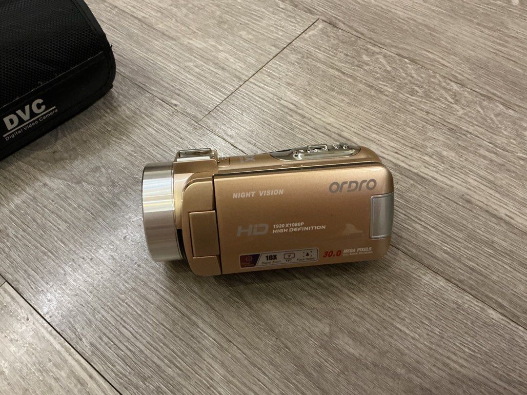 CAMCORDER (Category: Video Cameras) located in Manila. Submitted by swifttiger_d1a8c7 (Listing ID 1470468679, Image 3). Description: .