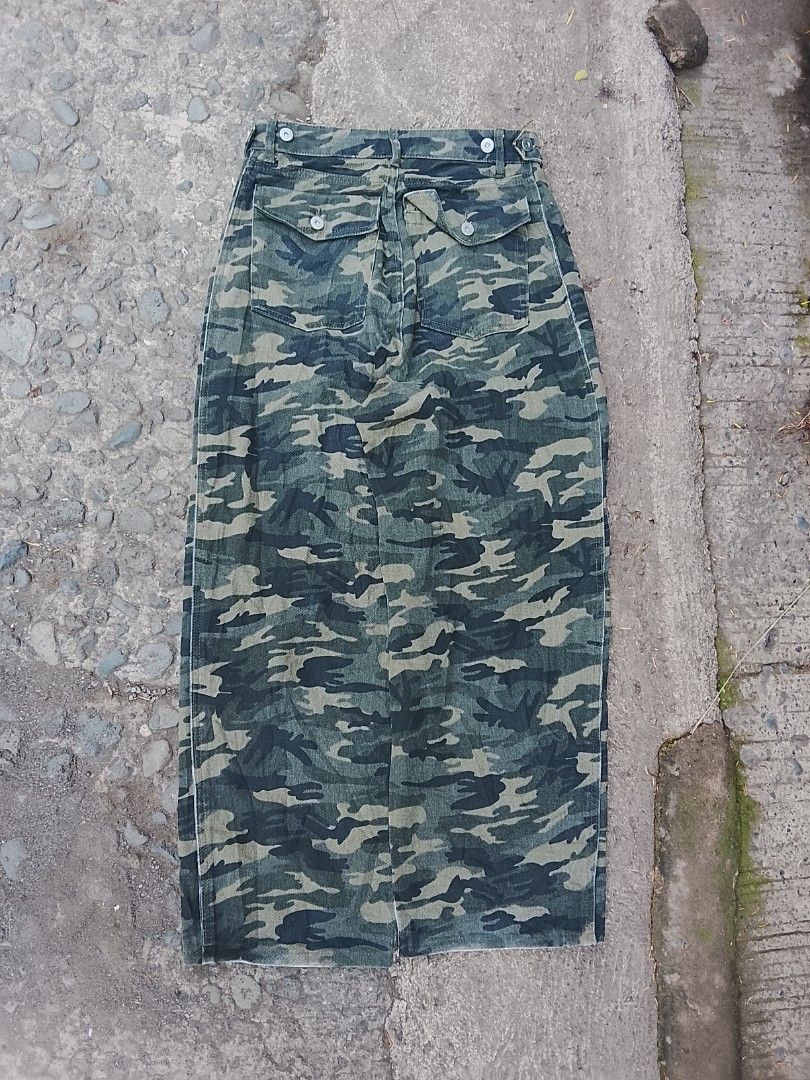 Camouflage Baggy heavyPants (Category: Jeans) located in Salay. Submitted by kenzmisael55555 (Listing ID 1470417821, Image 2). Description: waist: 32 thigh: 13.5 hem: 10.5 napaka solid nito bro hard / heavy.