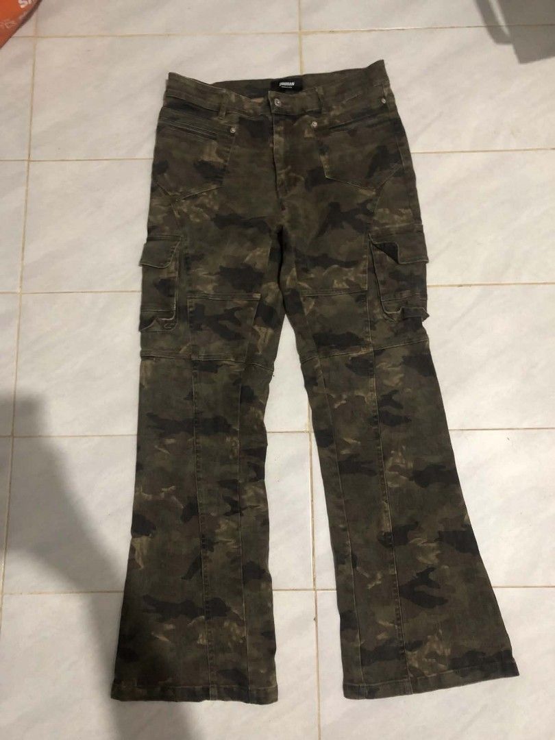Camouflage Cargo Pants (Category: Jeans) located in Tuguegarao City. Submitted by aleckfrancisliclican (Listing ID 1470473732, Image 1). Description: size 32 waistline.