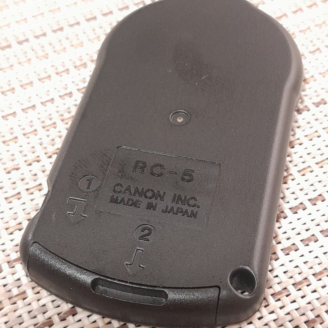 Canon RC-5 Remote Control (Category: Vintage Collectibles) located in Las Pinas. Submitted by 84vintage (Listing ID 1470404481, Image 3). Description: Canon RC-5 wireless infrared remote control. Triggers the camera shutter remotely for photos or starts/stops video recording on compatible Canon EOS DSLRs. Instant shutter release or a 2-second delay option. Uses a small CR2032 button cell battery. Works up to about 5 meters (16 feet) in front of t